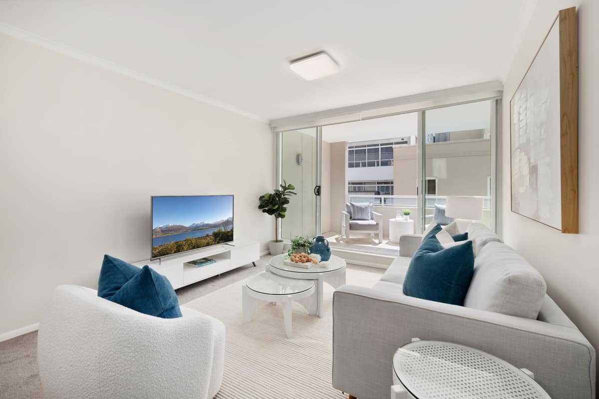 234/25 Wentworth Street image 3