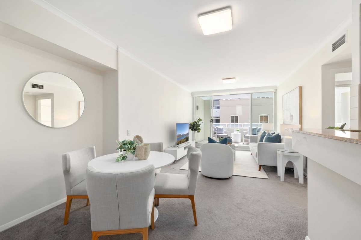 234/25 Wentworth Street image 2
