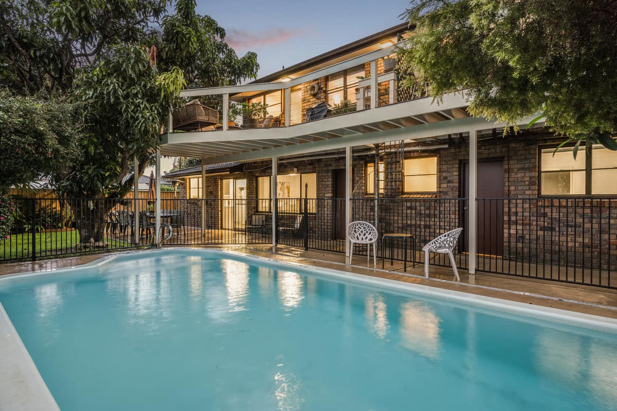 42 Deakin Street image 3